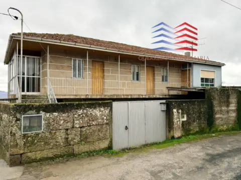 Chalet unifamiliar en Antigua Carretera OU-341