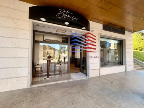 Local comercial en calle de Villaamil y Castro