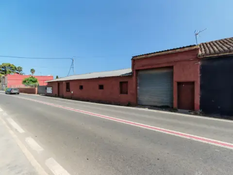 Nave industrial en Avinguda de Riola