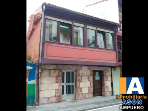 Casa adosada en calle del Comercio