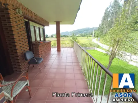 Chalet unifamiliar en Ampuero