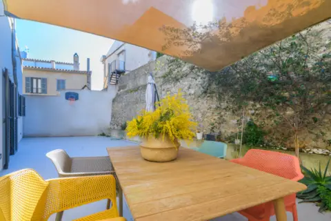 Casa adosada en calle Gran Via de La Constitucion