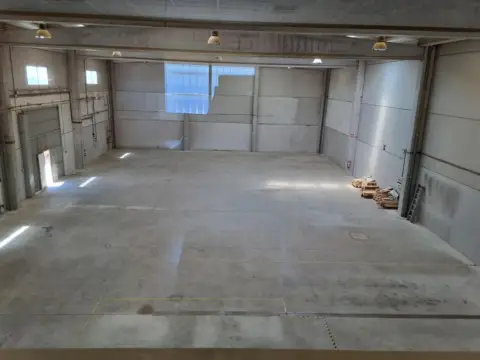 Nave comercial en calle Antropología