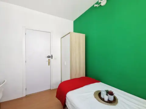 Habitación en calle de la Redondilla