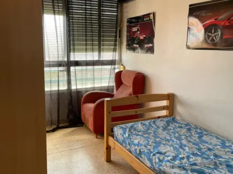 Piso en calle del Poeta Serrano Clavero, 89