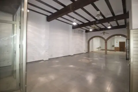 Local comercial en calle de Azcárraga