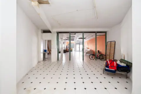 Local comercial en calle Mirador de la Sierra