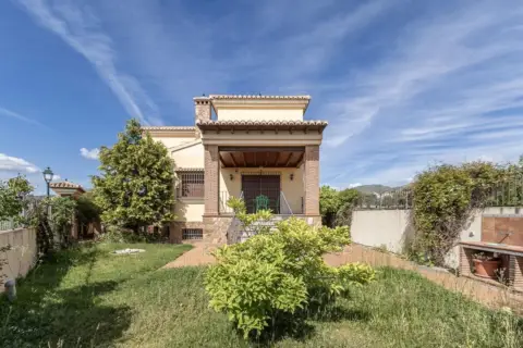 Chalet unifamiliar en calle Mariana Pineda