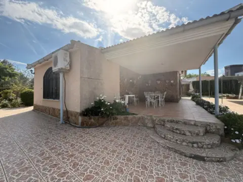 Chalet adosado en Montserrat