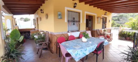 Chalet rústico en Avenida de la Reina Sofía