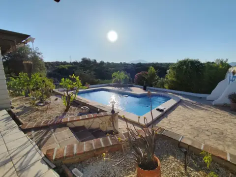 Chalet rústico en Avenida de la Reina Sofía