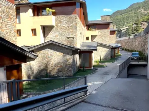 Chalet adosado en calle Comella