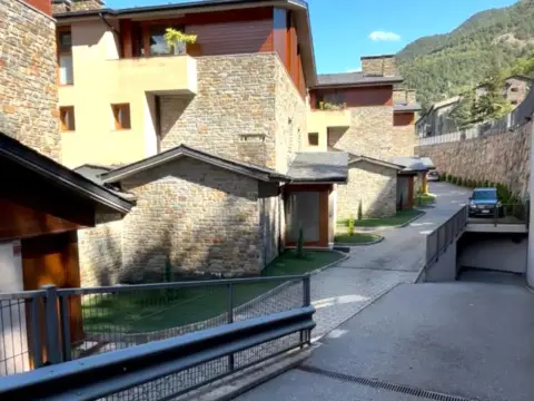 Chalet adosado en calle Comella