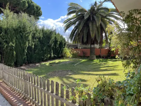 Chalet en calle del Generalife