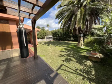Chalet en calle del Generalife