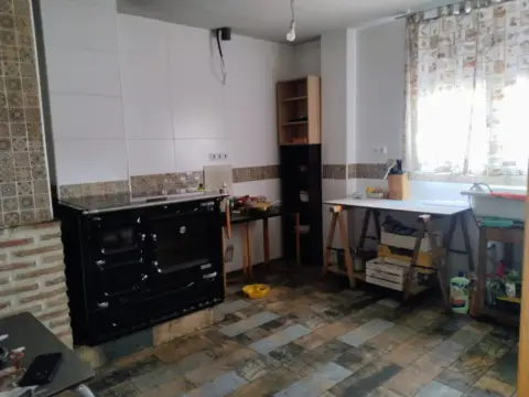 Casa adosada en calle Real de San Pedro Cardeña