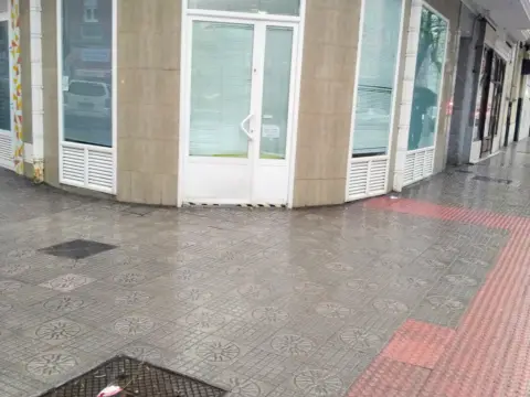 Local comercial en Avenida del CID Campeador