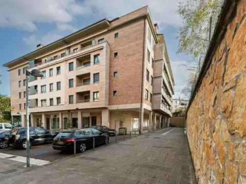 Local comercial en Oriamendi Auzoa, 1