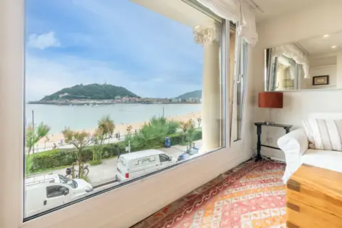 Piso en Mirakontxa Pasealekua, 29