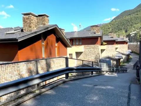 Casa adosada en calle Comella