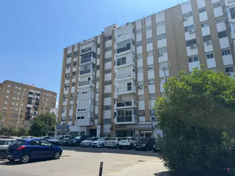 Piso en calle Poeta Manuel Benitez Carrasco