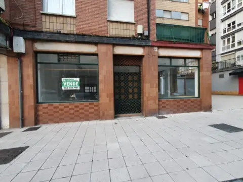 Local comercial en calle de Ramón y Cajal