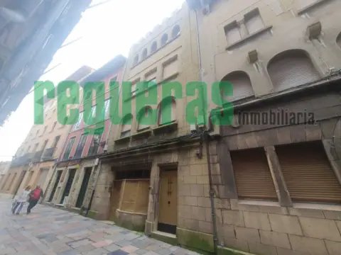 Edificio en calle de la Ferrería