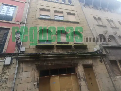 Edificio en calle de la Ferrería