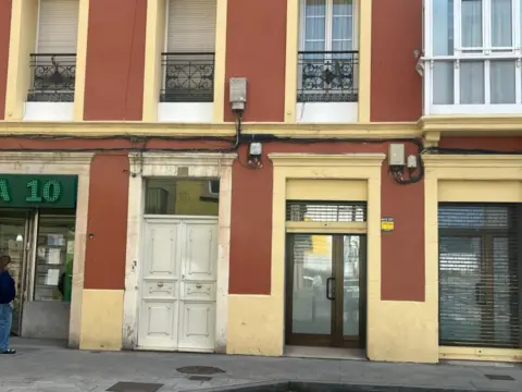 Local comercial en calle de Llano Ponte