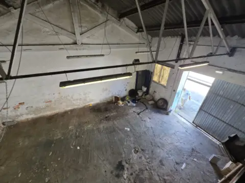 Nave comercial en Travesía de la Industria