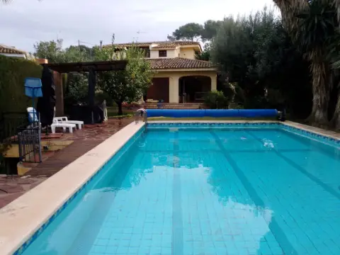 Chalet unifamiliar en Carrer 235