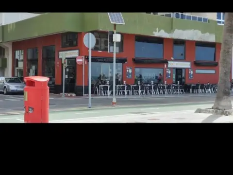 Local comercial en Playa de la Victoria