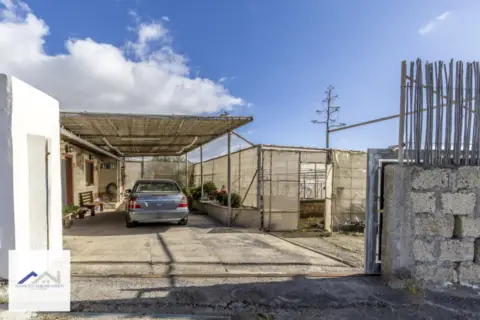 Casa rústica en calle Marzagan