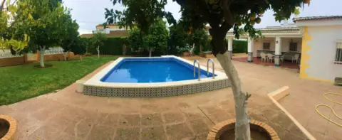 Chalet unifamiliar en Zona Residencial