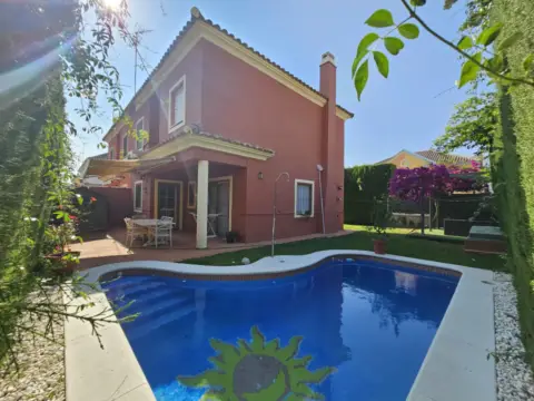 Chalet pareado en Bollullos de La Mitación