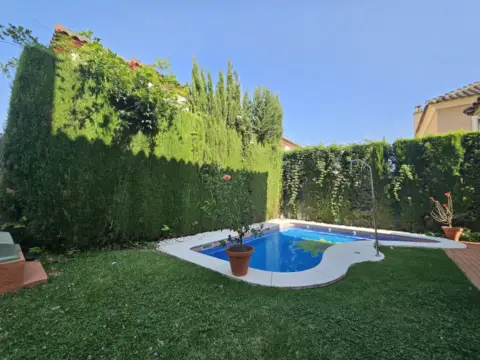 Chalet pareado en Bollullos de La Mitación