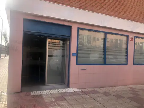Local comercial en calle de Borneo