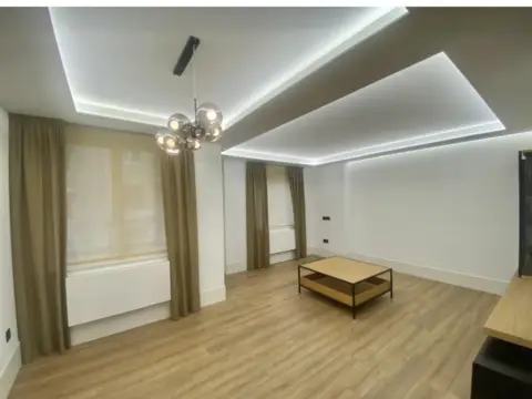 Piso en calle de los Condes de Crespo Rascón