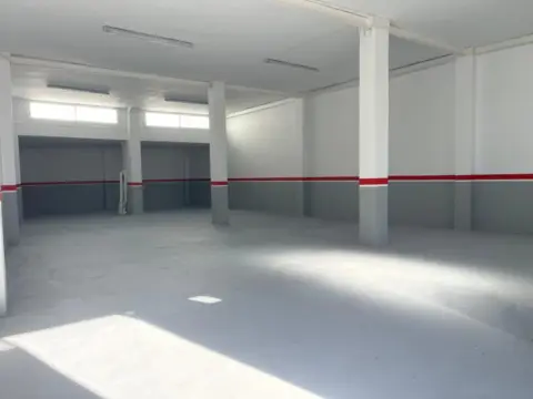 Nave comercial en La Banda-Campo de Fútbol