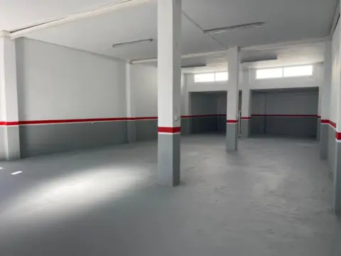 Nave comercial en La Banda-Campo de Fútbol
