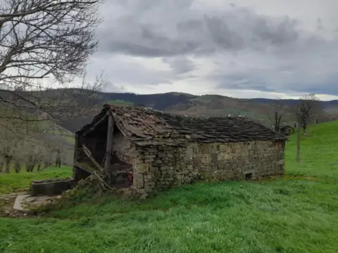 Casa en calle Pisueña, nº 1