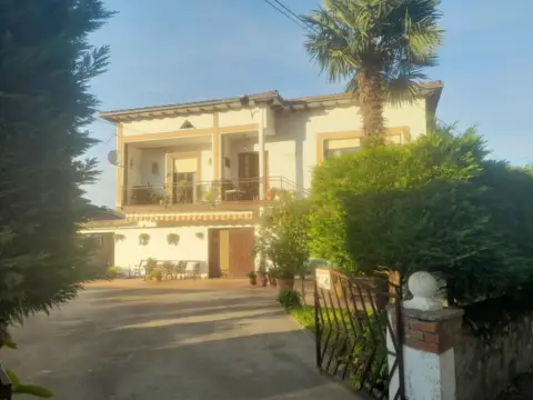 Casa en calle La Nogalera, nº 121