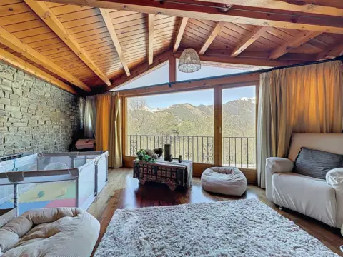 Casa pareada en calle Coll D´Ordino