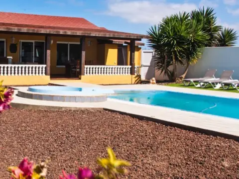 Casa en calle de El Roque