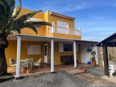 Casa en calle de El Roque
