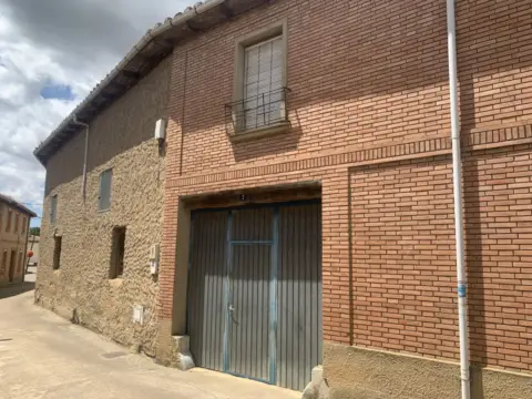Casa rústica en calle Linares, 7