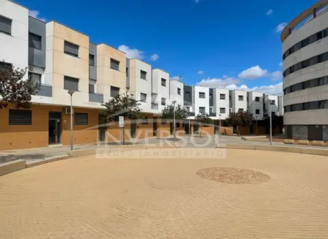 Casa adosada en Plaza Pompeya, 5