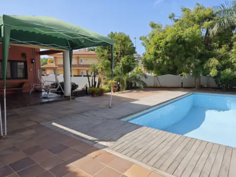 Chalet unifamiliar en calle de Alfredo Kraus Trujillo