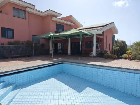 Chalet unifamiliar en calle de Alfredo Kraus Trujillo
