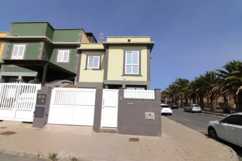 Casa en calle Isora